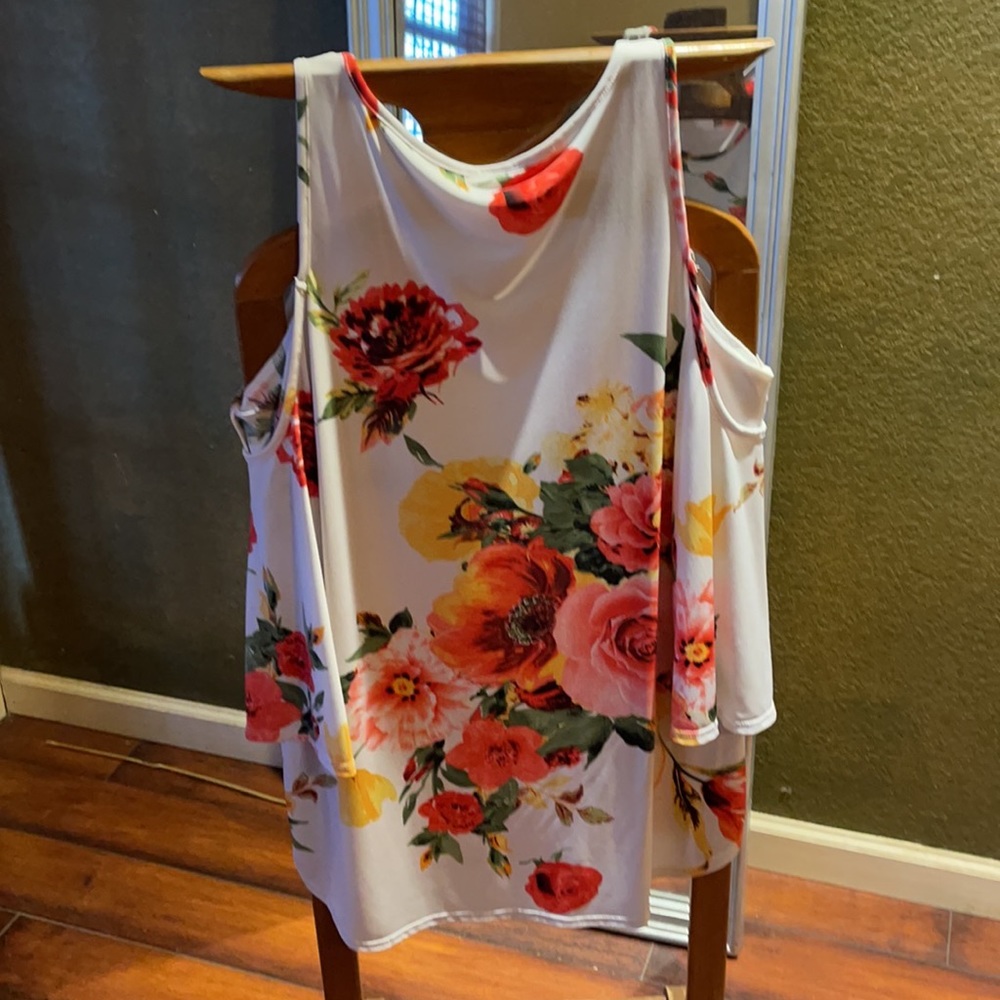 Everly Floral Open Shoulder Tunic